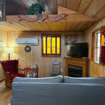 Cozy Cabin Walking Distance To Parkway! Pigeon Forge Exterior photo
