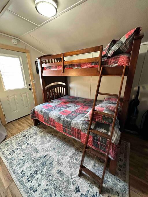 Cozy Cabin Walking Distance To Parkway! Pigeon Forge Exterior photo